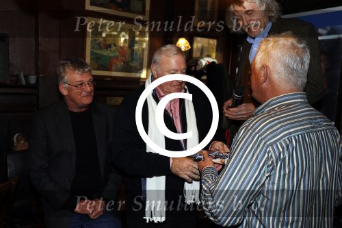 Amsterdam 25 november 2016
Boekpresentatie Johnny Rep bij cafe Scheltema. Johan Derksen reikt eerste exemplaar uit aan Heinz Stuy . Het boek is geschreven door  Mark v d Heuvel.