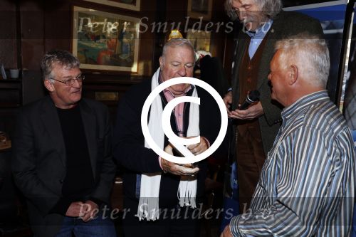 Amsterdam 25 november 2016
Boekpresentatie Johnny Rep bij cafe Scheltema. Johan Derksen reikt eerste exemplaar uit aan Heinz Stuy . Het boek is geschreven door  Mark v d Heuvel.