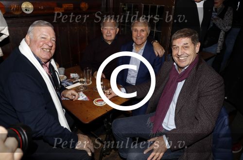 Amsterdam 25 november 2016
Boekpresentatie Johnny Rep bij cafe Scheltema. Johan Derksen reikt eerste exemplaar uit aan Heinz Stuy . Het boek is geschreven door  Mark v d Heuvel.