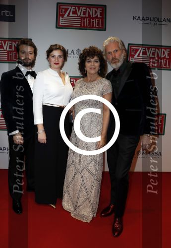 Amsterdam 14 november 2016
Premiere de zevende hemel in theater Carre. Henriette Tol met gezin