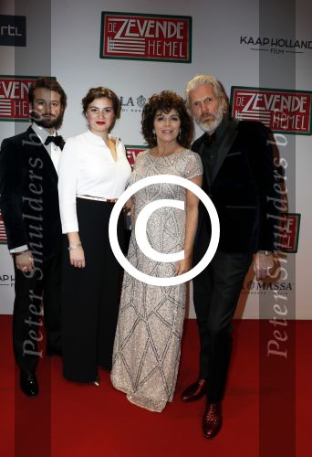 Amsterdam 14 november 2016
Premiere de zevende hemel in theater Carre. Henriette Tol met gezin