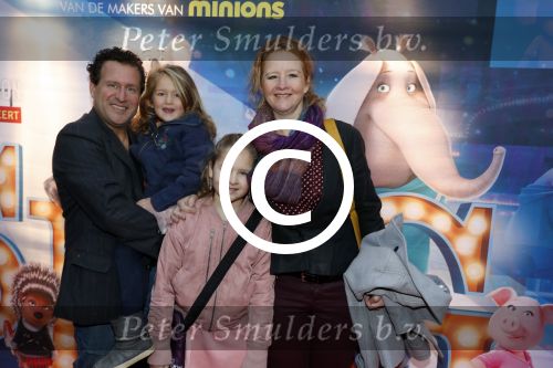 Amsterdam 10 december 2016
Premiere Sing in pathe arena. Hielke Bierman met man en kinderen