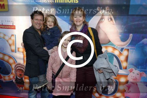 Amsterdam 10 december 2016
Premiere Sing in pathe arena. Hielke Bierman met man en kinderen