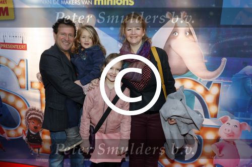 Amsterdam 10 december 2016
Premiere Sing in pathe arena. Hielke Bierman met man en kinderen