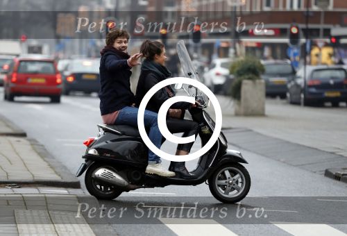 Amsterdam 9 december 2016
Holly Brood met vriend Soy Kroon op de scooter in Amsterdam
