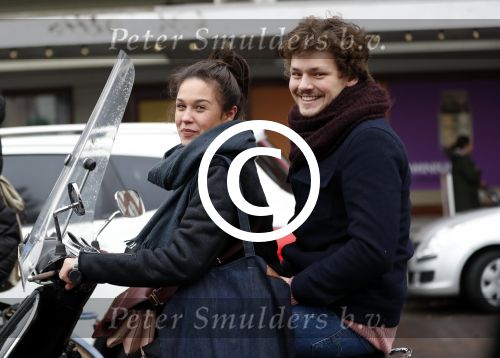 Amsterdam 9 december 2016
Holly Brood met vriend Soy Kroon op de scooter in Amsterdam
