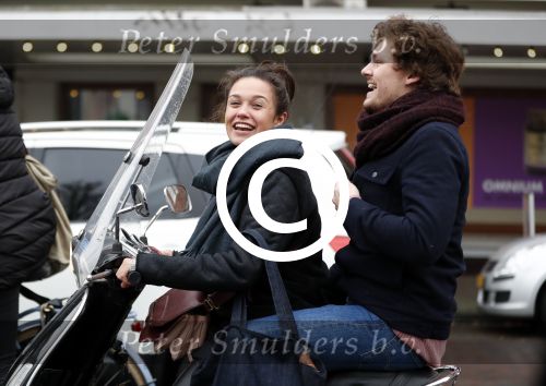 Amsterdam 9 december 2016
Holly Brood met vriend Soy Kroon op de scooter in Amsterdam