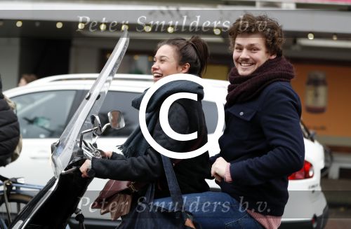Amsterdam 9 december 2016
Holly Brood met vriend Soy Kroon op de scooter in Amsterdam