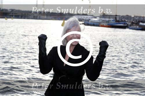 Amsterdam 8 december 2016
Inge Ipenburg komt weer terug in GTST en komt met boot aanvaren.