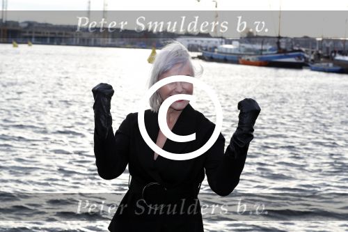 Amsterdam 8 december 2016
Inge Ipenburg komt weer terug in GTST en komt met boot aanvaren.