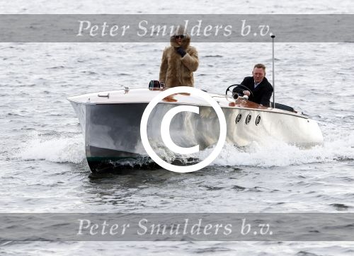 Amsterdam 8 december 2016
Inge Ipenburg komt weer terug in GTST en komt met boot aanvaren.