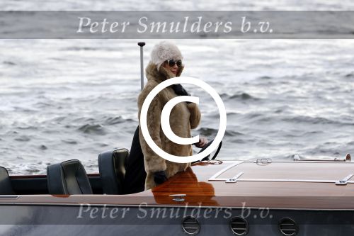 Amsterdam 8 december 2016
Inge Ipenburg komt weer terug in GTST en komt met boot aanvaren.