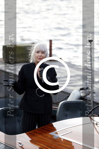Amsterdam 8 december 2016
Inge Ipenburg komt weer terug in GTST en komt met boot aanvaren.