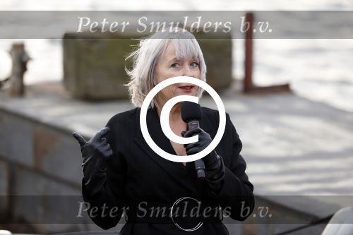 Amsterdam 8 december 2016
Inge Ipenburg komt weer terug in GTST en komt met boot aanvaren.