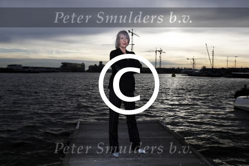Amsterdam 8 december 2016
Inge Ipenburg komt weer terug in GTST en komt met boot aanvaren.