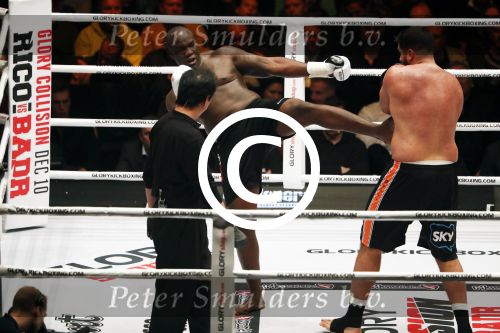 Oberhausen 10 december 2016
Jamal Ben Saddik wint van Ismael Londt tijdens de GLORY COLLISION in Oberhausen.