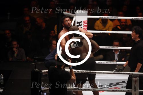 Oberhausen 10 december 2016
Jamal Ben Saddik wint van Ismael Londt tijdens de GLORY COLLISION in Oberhausen.