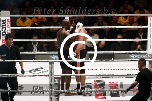 Oberhausen 10 december 2016
Jamal Ben Saddik wint van Ismael Londt tijdens de GLORY COLLISION in Oberhausen.
