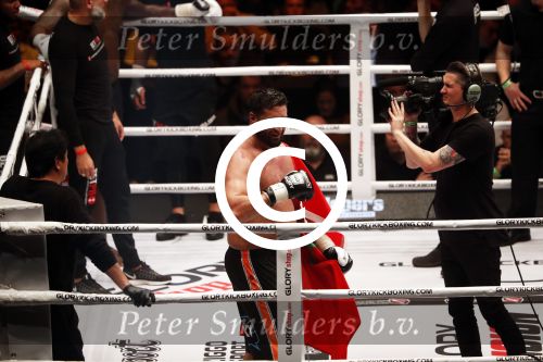 Oberhausen 10 december 2016
Jamal Ben Saddik wint van Ismael Londt tijdens de GLORY COLLISION in Oberhausen.