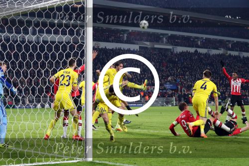 Eindhoven, 6 December 2016 Laatse groepswedstrijd in de Champions League Seizoen 2016/2017 PSV-FC Rostov, eindstand 0-0 en uitschakeling voor het gehele Europese Voetbal.
Jeroen Zoet in aanval Siem de Jong Bart Ramselaar Hector Moreno Joshua Brenet