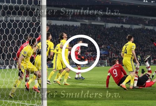 Eindhoven, 6 December 2016 Laatse groepswedstrijd in de Champions League Seizoen 2016/2017 PSV-FC Rostov, eindstand 0-0 en uitschakeling voor het gehele Europese Voetbal.
Jeroen Zoet in aanval Siem de Jong Bart Ramselaar Hector Moreno Joshua Brenet