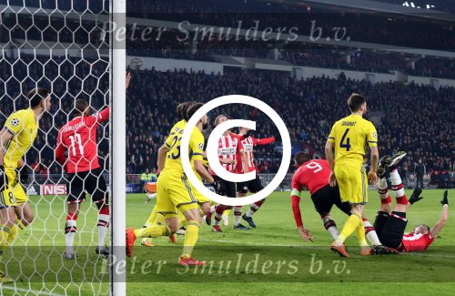 Eindhoven, 6 December 2016 Laatse groepswedstrijd in de Champions League Seizoen 2016/2017 PSV-FC Rostov, eindstand 0-0 en uitschakeling voor het gehele Europese Voetbal.
Jeroen Zoet in aanval Siem de Jong Bart Ramselaar Hector Moreno Joshua Brenet