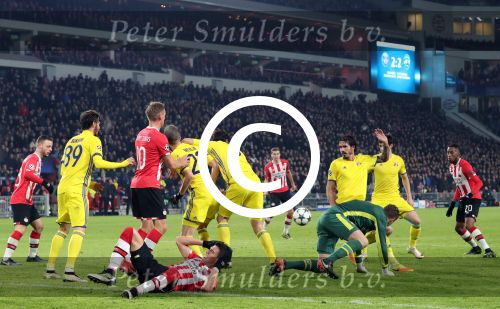 Eindhoven, 6 December 2016 Laatse groepswedstrijd in de Champions League Seizoen 2016/2017 PSV-FC Rostov, eindstand 0-0 en uitschakeling voor het gehele Europese Voetbal.
Jeroen Zoet in aanval Siem de Jong Bart Ramselaar Hector Moreno Joshua Brenet
