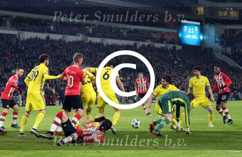 Eindhoven, 6 December 2016 Laatse groepswedstrijd in de Champions League Seizoen 2016/2017 PSV-FC Rostov, eindstand 0-0 en uitschakeling voor het gehele Europese Voetbal.
Jeroen Zoet in aanval Siem de Jong Bart Ramselaar Hector Moreno Joshua Brenet