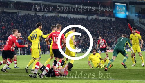 Eindhoven, 6 December 2016 Laatse groepswedstrijd in de Champions League Seizoen 2016/2017 PSV-FC Rostov, eindstand 0-0 en uitschakeling voor het gehele Europese Voetbal.
Jeroen Zoet in aanval Siem de Jong Bart Ramselaar Hector Moreno Joshua Brenet