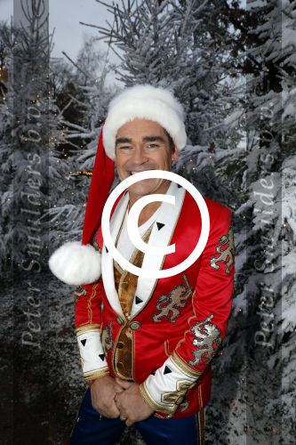 Kaatsheuvel 16 november 2016
Opnames videoclip Toppers met Rene Froger Gerard Joling Jeroen v d Boom Maxim Froger Danny Froger Lee Towers Andre Hazes jr O Gene en Maan. Opnames vonden plaats in de efteling.