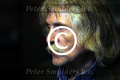 Amsterdam 25 november 2016
Boekpresentatie Johnny Rep bij cafe Scheltema. Johan Derksen reikt eerste exemplaar uit aan Heinz Stuy . Het boek is geschreven door  Mark v d Heuvel.