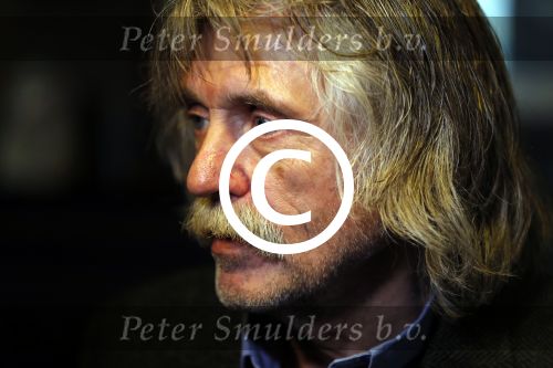Amsterdam 25 november 2016
Boekpresentatie Johnny Rep bij cafe Scheltema. Johan Derksen reikt eerste exemplaar uit aan Heinz Stuy . Het boek is geschreven door  Mark v d Heuvel.