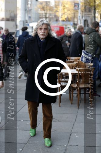 Amsterdam 25 november 2016
Boekpresentatie Johnny Rep bij cafe Scheltema. Johan Derksen reikt eerste exemplaar uit aan Heinz Stuy . Het boek is geschreven door  Mark v d Heuvel.