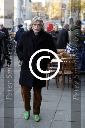 Amsterdam 25 november 2016
Boekpresentatie Johnny Rep bij cafe Scheltema. Johan Derksen reikt eerste exemplaar uit aan Heinz Stuy . Het boek is geschreven door  Mark v d Heuvel.