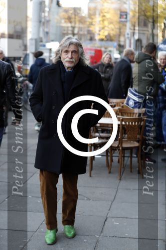 Amsterdam 25 november 2016
Boekpresentatie Johnny Rep bij cafe Scheltema. Johan Derksen reikt eerste exemplaar uit aan Heinz Stuy . Het boek is geschreven door  Mark v d Heuvel.
