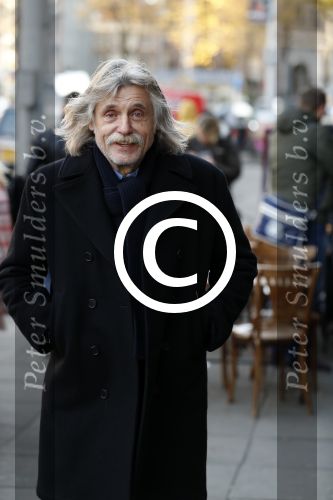 Amsterdam 25 november 2016
Boekpresentatie Johnny Rep bij cafe Scheltema. Johan Derksen reikt eerste exemplaar uit aan Heinz Stuy . Het boek is geschreven door  Mark v d Heuvel.