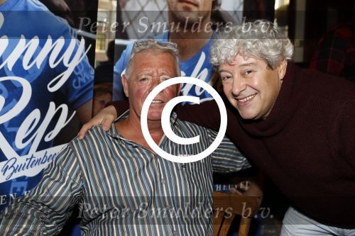Amsterdam 25 november 2016
Boekpresentatie Johnny Rep bij cafe Scheltema. Johan Derksen reikt eerste exemplaar uit aan Heinz Stuy . Het boek is geschreven door  Mark v d Heuvel. Johnny met David Endt