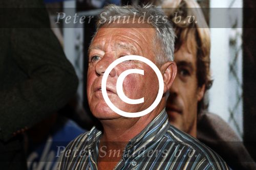Amsterdam 25 november 2016
Boekpresentatie Johnny Rep bij cafe Scheltema. Johan Derksen reikt eerste exemplaar uit aan Heinz Stuy . Het boek is geschreven door  Mark v d Heuvel.