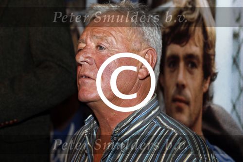Amsterdam 25 november 2016
Boekpresentatie Johnny Rep bij cafe Scheltema. Johan Derksen reikt eerste exemplaar uit aan Heinz Stuy . Het boek is geschreven door  Mark v d Heuvel.