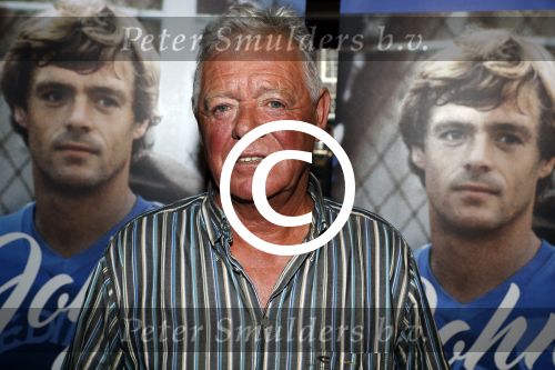 Amsterdam 25 november 2016
Boekpresentatie Johnny Rep bij cafe Scheltema. Johan Derksen reikt eerste exemplaar uit aan Heinz Stuy . Het boek is geschreven door  Mark v d Heuvel.