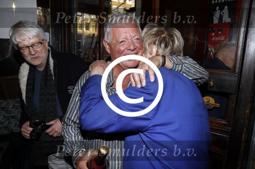 Amsterdam 25 november 2016
Boekpresentatie Johnny Rep bij cafe Scheltema. Johan Derksen reikt eerste exemplaar uit aan Heinz Stuy . Het boek is geschreven door  Mark v d Heuvel.