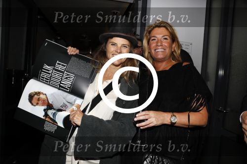 Amsterdam 22 november 2016
Presentatie Amsterdam XXXL magazine uitgegeven door Mark Teurlings bij gassan diamonds. Judith Wiersema met Noordzij