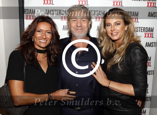 Amsterdam 22 november 2016
Presentatie Amsterdam XXXL magazine uitgegeven door Mark Teurlings bij gassan diamonds. karin de Rooij en Stacey