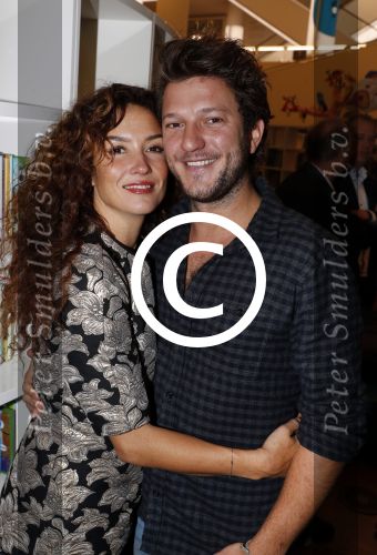 Amsterdam 14 november 2016
Winston Gerschtanowitz presenteerde de nieuwe sinterklaasboeken van Jumbo gemaakt door Katja  en Wim Schuurman Albert Verlinde en Wesley Sneijder die helaas niet aanwezig kon zijn in de Bibliotheek van Amsterdam. Katja had dochter Sammie mee genomen. Katja met vriend Feek v Noortwijk