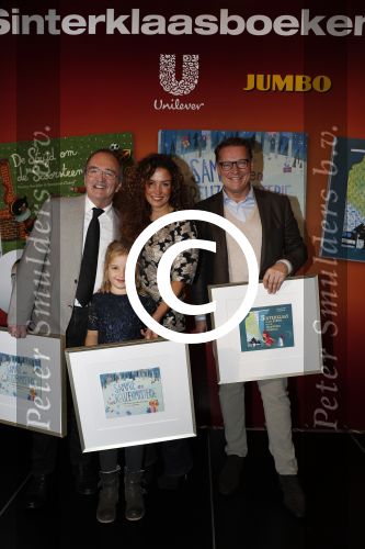 Amsterdam 14 november 2016
Winston Gerschtanowitz presenteerde de nieuwe sinterklaasboeken van Jumbo gemaakt door Katja  en Wim Schuurman Albert Verlinde en Wesley Sneijder die helaas niet aanwezig kon zijn in de Bibliotheek van Amsterdam. Katja had dochter Sammie mee genomen.