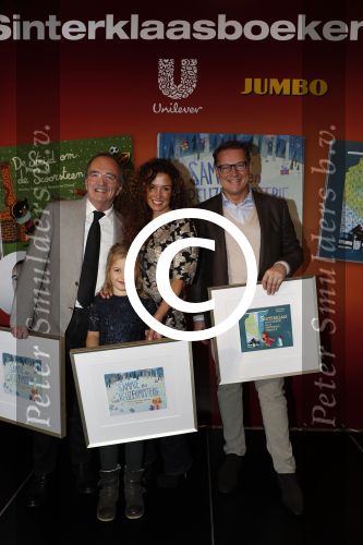 Amsterdam 14 november 2016
Winston Gerschtanowitz presenteerde de nieuwe sinterklaasboeken van Jumbo gemaakt door Katja  en Wim Schuurman Albert Verlinde en Wesley Sneijder die helaas niet aanwezig kon zijn in de Bibliotheek van Amsterdam. Katja had dochter Sammie mee genomen.