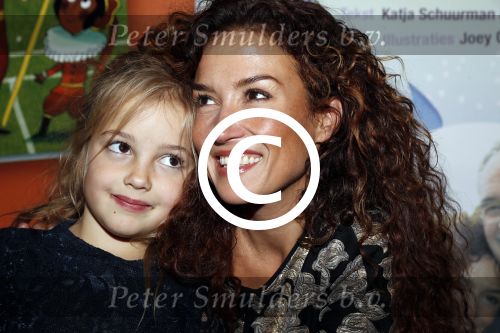 Amsterdam 14 november 2016
Winston Gerschtanowitz presenteerde de nieuwe sinterklaasboeken van Jumbo gemaakt door Katja  en Wim Schuurman Albert Verlinde en Wesley Sneijder die helaas niet aanwezig kon zijn in de Bibliotheek van Amsterdam. Katja had dochter Sammie mee genomen.