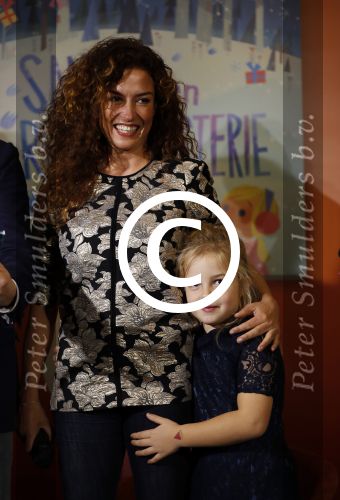 Amsterdam 14 november 2016
Winston Gerschtanowitz presenteerde de nieuwe sinterklaasboeken van Jumbo gemaakt door Katja  en Wim Schuurman Albert Verlinde en Wesley Sneijder die helaas niet aanwezig kon zijn in de Bibliotheek van Amsterdam. Katja had dochter Sammie mee genomen.