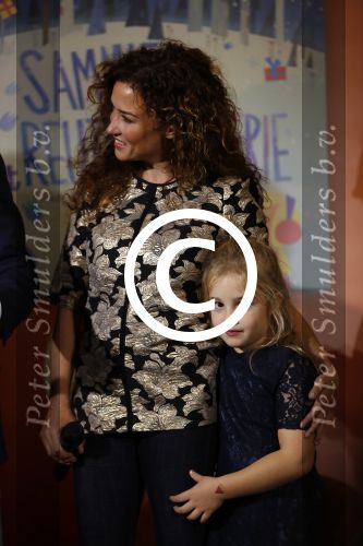 Amsterdam 14 november 2016
Winston Gerschtanowitz presenteerde de nieuwe sinterklaasboeken van Jumbo gemaakt door Katja  en Wim Schuurman Albert Verlinde en Wesley Sneijder die helaas niet aanwezig kon zijn in de Bibliotheek van Amsterdam. Katja had dochter Sammie mee genomen.