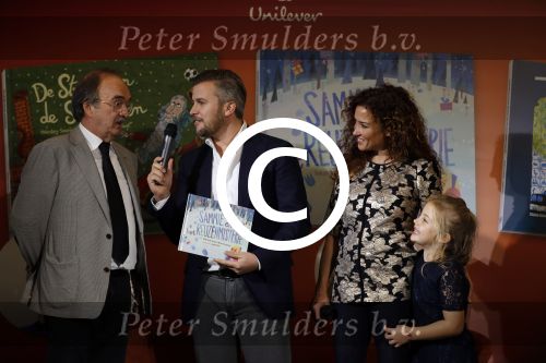 Amsterdam 14 november 2016
Winston Gerschtanowitz presenteerde de nieuwe sinterklaasboeken van Jumbo gemaakt door Katja  en Wim Schuurman Albert Verlinde en Wesley Sneijder die helaas niet aanwezig kon zijn in de Bibliotheek van Amsterdam. Katja had dochter Sammie mee genomen.